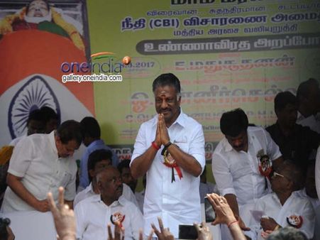 பல ஆயிரம் பேர் திரண்டு வந்த ஓ.பி.எஸ் அணி உண்ணாவிரதம்.. அதிர்ச்சியில் சசிகலா தரப்பு!