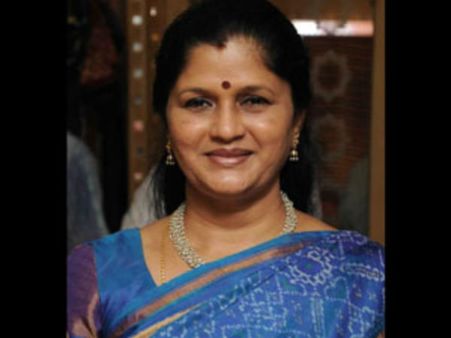 உண்மையான துரோகி யார்.. ஆர்.கே. நகர் தேர்தலில் தெரியும்.. நிர்மலா பெரியசாமி தாக்கு