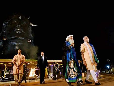 இதுவா நிர்வாக திறமை? ஆக்கிரமிப்பு நிலம் என்று அரசுக்கு தெரிந்தது முதல்வருக்கு தெரியாதா?