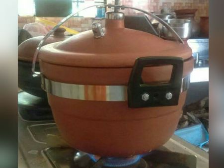 இயற்கையை நோக்கி திரும்புகிறது இளைய சமுதாயம்.. சென்னையில் மண் பானை குக்கர், தண்ணீர் பானை விற்பனை ஜோர்