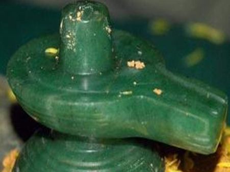 சேலத்தில் ரூ.25 கோடி மதிப்பிலான பச்சை மரகதலிங்கம் மீட்பு.. பெண் உள்பட 5 பேர் கைது