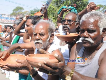 அழுகிற பிள்ளைக்கு பால் கொடுக்காமல் அண்டை வீட்டு குழந்தைக்கு பால் கொடுப்பதா? விவசாயிகள் ஆவேசம்