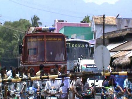 செங்கோட்டை அருகே டீக்கடையில் தீ விபத்து.. பொருட்கள் எரிந்து நாசம்
