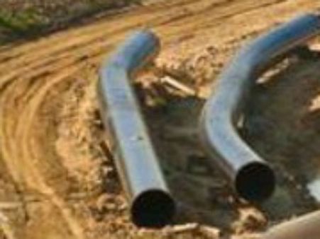 நெடுவாசல் கொந்தளிப்புக்கு மத்தியில்.. நாகை நெல் வயல்களில் கச்சா எண்ணெய் குழாய்கள் பதிப்பிக்கும் பணி!