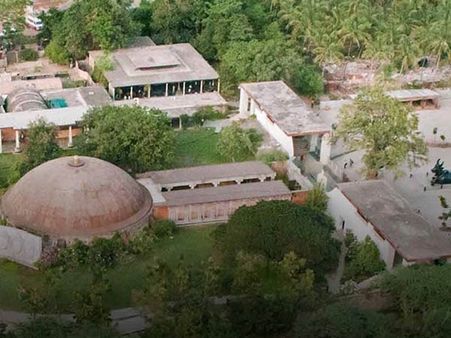 சர்ச்சைக்குரிய ஈஷா யோகா மையத்தின் குளத்தில் மூழ்கி மாணவர் பலி!