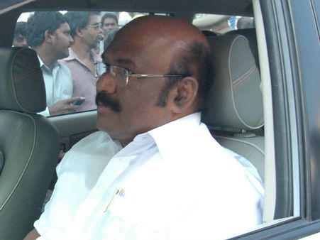 எல்லை தாண்டினால் நெஞ்சில் குண்டைப் பாய்ச்சுவதா.. ஏற்கவே முடியாது.. ஜெயக்குமார்