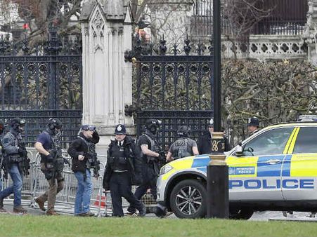 இங்கிலாந்து நாடாளுமன்ற தாக்குதல் தீவிரவாதிகள் கைவரிசை: லண்டன் காவல்துறை அறிவிப்பு