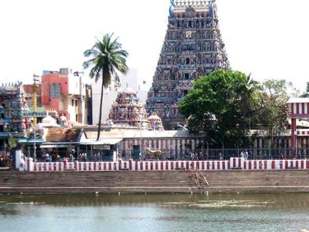 மயிலாப்பூரில் பரபரப்பு.. கபாலீஸ்வரர் தெப்பக்குளத்தில் ஆண் பிணம் மிதந்தது!