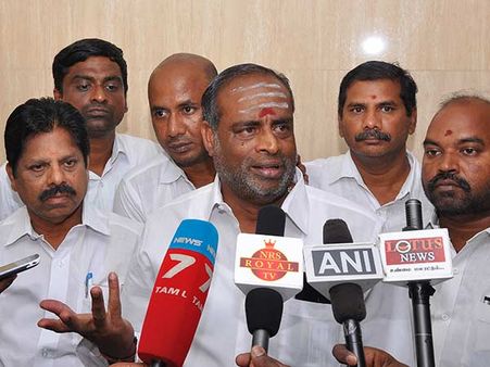 கட்சி விவகாரத்தில் தலையிட கோர்ட், தேர்தல் ஆணையத்துக்கு உரிமை இல்லை.. அதிமுக அதிரடி!