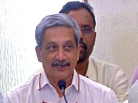 சுயேச்சைகளை வளைத்தது பாஜக.. கோவாவில் ஆட்சியமைக்கிறது.. முதல்வராகிறார் பாரிக்கர்