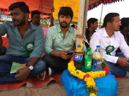 தாமிரபரணி ஆற்றை பாதுகாக்க பாளையங்கோட்டையில் இளைஞர்கள் உண்ணாவிரதம்