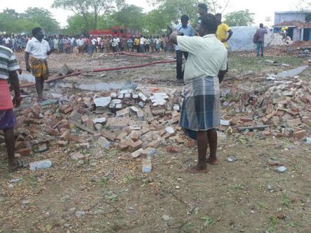 சிவகாசி பட்டாசு ஆலை விபத்து... ஒரு தொழிலாளி பலி, மூவர் படுகாயம்