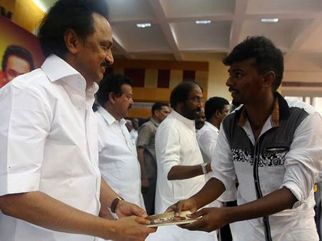 ஜனநாயகப் புரட்சி மூலம் அமைதிவழியில் பினாமி ஆட்சியை அகற்றுவோம்: ஸ்டாலின் 'சூளுரை'