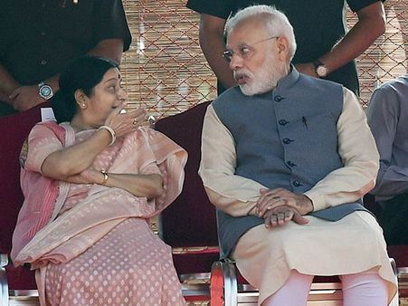 மோடிக்கும் சுஷ்மாவுக்கும் அப்படி என்ன தலை போகிற வேலை.. கொதிக்கும் மக்கள்