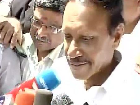 தொப்பி என்றாலே எம்ஜிஆர்தான்.. அதனால் சின்னத்தைக் கேட்டு வாங்கினோம்.. தம்பிதுரையின் அசால்ட் விளக்கம்