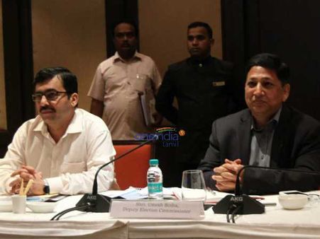 ஆர்.கே. நகர் தொகுதியில் வாக்காளர்களை மிரட்டினால் கடும் நடவடிக்கை.. துணை தேர்தல் ஆணையர் வார்னிங்