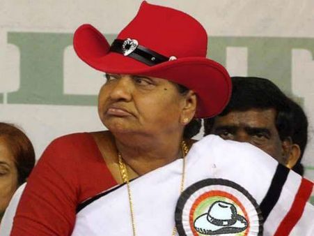 தொப்பியுடன் இருக்கும் வளர்மதி போட்டோஷாப் படம்.. சமூக வலைத்தளங்களில் வைரலானது