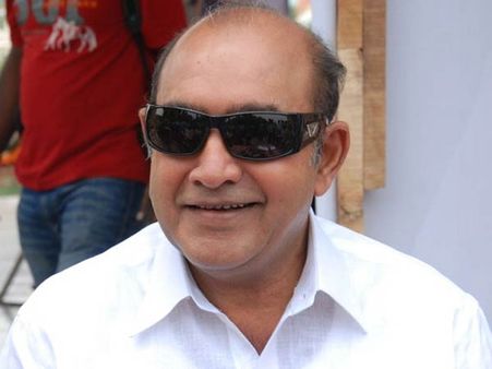 நடிகர் சங்க கட்டடத்தில் முதல் திருமணம் விஷாலுக்கு... வாழ்த்திய விஜயகுமார்