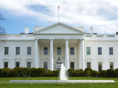 ட்ரம்பின் படுக்கையறைக்கு அருகே மர்ம நபர்.. வெள்ளை மாளிகை அதிகாரிகளின் கவனக் குறைவா ?