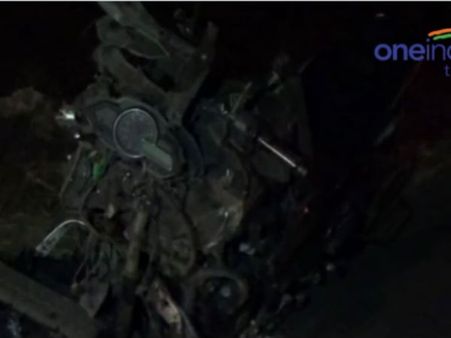 ஒரு டூவீலரில் நான்கு பேர் .... லாரி மோதி பரிதாப மரணம் - வீடியோ