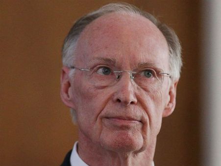 தேர்தல் கணக்கு காட்டாமல் கள்ளக் காதலியுடன் கூத்தடித்த அமெரிக்க கவர்னருக்கு ஜெயில்!