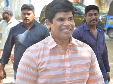 ஆர்.கே. நகரில் 'சதி' அணிக்கு வாக்களிக்க வேண்டாம்- நடிகர் ஆனந்தராஜ் வேண்டுகோள்