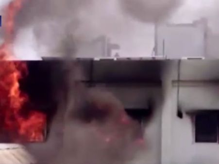 கனரா வங்கியில் மின்கசிவால் தீவிபத்து.. எரிந்து நாசமான ஆவணங்கள் - வீடியோ