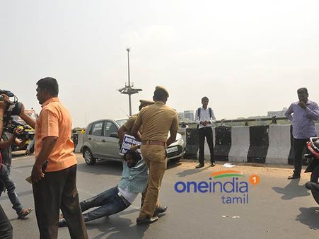 பத்திரிக்கையாளர்களை கூட சந்திக்கவிடாமல் இளைஞர்களை தரதரவென இழுத்துச்சென்ற போலீஸ்!