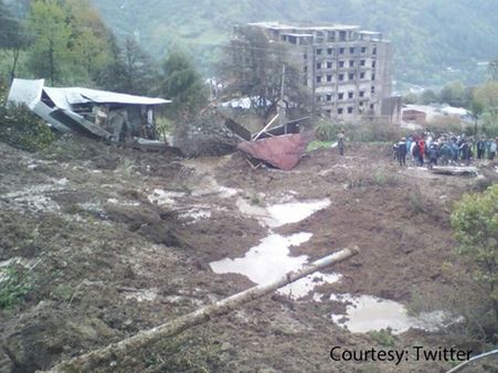 கொலம்பியாவில் பயங்கர வெள்ளம், நிலச்சரிவு- 93 பேர் பலி; மீட்பு பணிகள் மும்முரம்