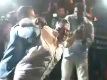 தினகரன் வீட்டில் டெல்லி போலீஸ்.. தீக்குளிக்க முயன்ற நபரால் பரபரப்பு!