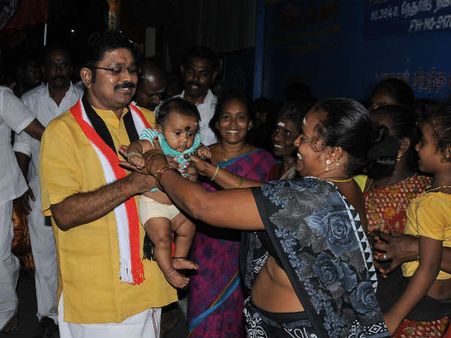 பணம் வேணும்னா, குழந்தை தலையில் அடித்து சத்தியம் செய்யுங்க.. டிடிவி தினகரன் கோஷ்டி கறார்