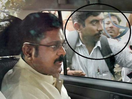 தினகரனின் அதிமுக்கிய விவகாரங்களை டெல்லி போலீசில் போட்டு கொடுத்தது ஜெகஜால ஜெயா டிவி 'ஜனா'?