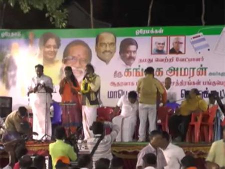 கங்கை அமரனுக்காக அவரது குடும்பமே பாட்டுப் பாடி பிரசாரம்!