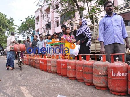 கேஸ் டேங்கர்களும் இன்று முதல் ஸ்டிரைக்.. ஸ்தம்பிக்கப் போகும் சமையலறைகள்!