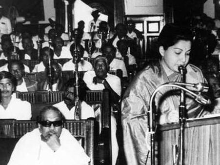 புதிய தலைமையை தேடும் அதிமுக.... திராவிட கட்சிகளில் கூட்டுத் தலைமை யுகம் தொடங்குகிறது?