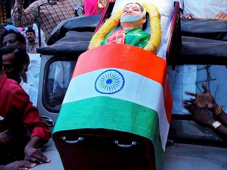 ஜெ., சவப்பெட்டி பிரச்சாரம் - தேர்தல் ஆணையத்திற்கு மதுசூதனன் விளக்கம்