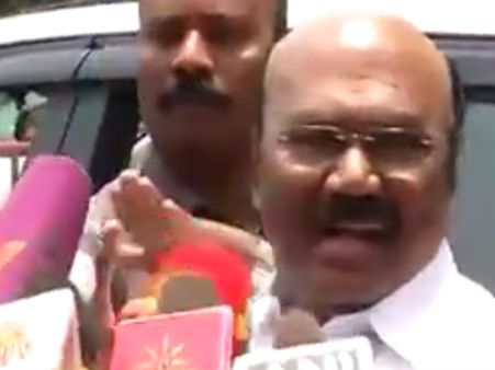 துணைவேந்தர்கள் நியமனம் தொடர்பாக தான் ஆளுநரை சந்தித்தேன்.. ஜெயக்குமார் விளக்கம்