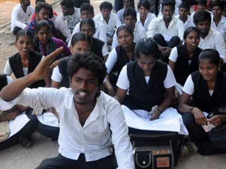 டெல்லியில் போராடும்ம் விவசாயிகளுக்கு ஆதரவாக சென்னை சட்டக்கல்லூரி மாணவர்கள் உண்ணாவிரதம்