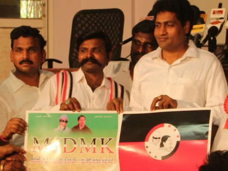 ஜெ. சமாதியில் வைத்து கட்சி ஆரம்பித்தார் மாதவன்.. 