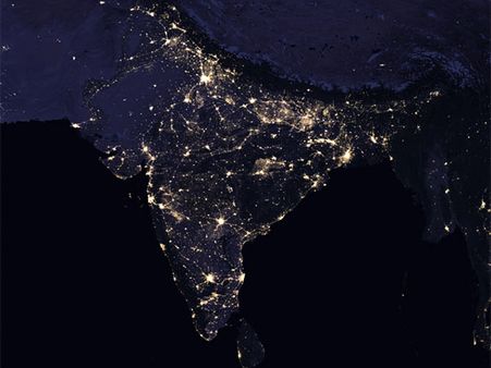 ஜெகஜோதியாக இரவில் ஜொலிக்கும் இந்தியா... நாசாவின் பிரமிக்க வைக்கும் படங்கள்