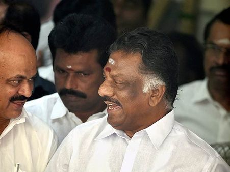 பட்டதெல்லாம் போதும். முதல்வர் பதவி உங்களுக்கு வேண்டாம்.. ஓ.பி.எஸ்சுக்கு ஆதரவாளர்கள் நெருக்கடி