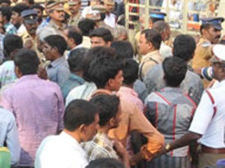 விவசாயிகளுக்கு ஆதரவாக சென்னை முழுவதும் போராட்டம்... எழும்பூர் ரயில் நிலையம் முற்றுகை