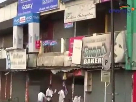 ஈரோட்டில் மூவாயிரம் ஜவுளிக் கடைகள் அடைப்பு... மத்திய அரசுக்கு எதிராகப் போராட்டம்!