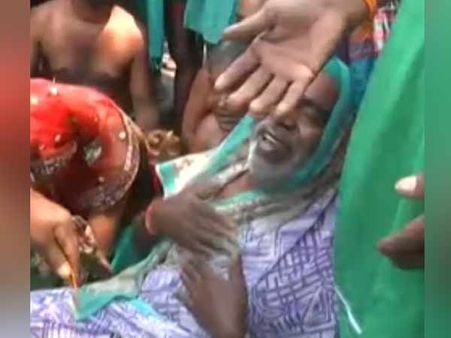 டெல்லியில் தமிழக விவசாயிகள் 'தாலி அறுக்கும்' போராட்டம்