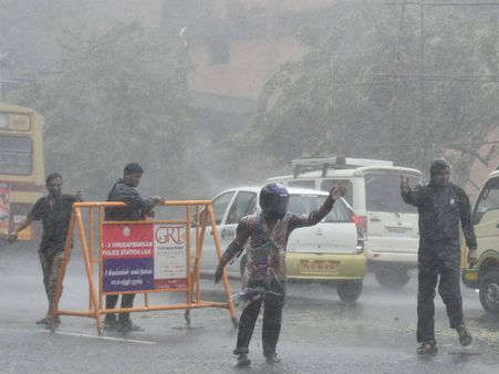 இடி, மின்னல் சூறைக்காற்றுடன் கனமழை பெய்யும் - வானிலையின் கூல் எச்சரிக்கை