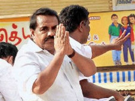 அடேங்கப்பா.. எத்தனை கட்சி, எத்தனை பல்டி.. ராஜகண்ணப்பனின் பின்னணி