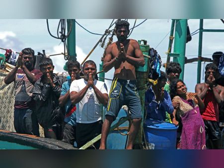 புதுவாழ்க்கை... உள்நாட்டுப் போரால் தமிழகத்தில் தஞ்சம் அடைந்த 46 அகதிகள் இலங்கைக்கு திரும்பினர்