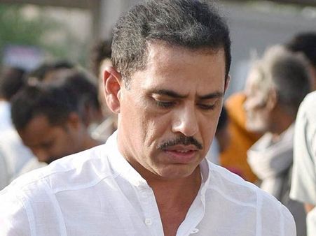 நில மோசடி புகார்.. ராபர்ட் வத்ரா நண்பர்கள் வீட்டில் அமலாக்கத்துறை ரெய்டு