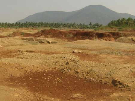 மணல் குவாரிகள் மூடல் எதிரொலி- முடங்கியது கட்டுமானப்பணிகள்