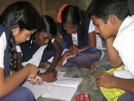 நாங்கள் ஏன் இந்தியை படிக்க வேண்டும்.. மத்திய அரசின் முடிவுக்கு இந்தியா முழுவதும் கடும் எதிர்ப்பு